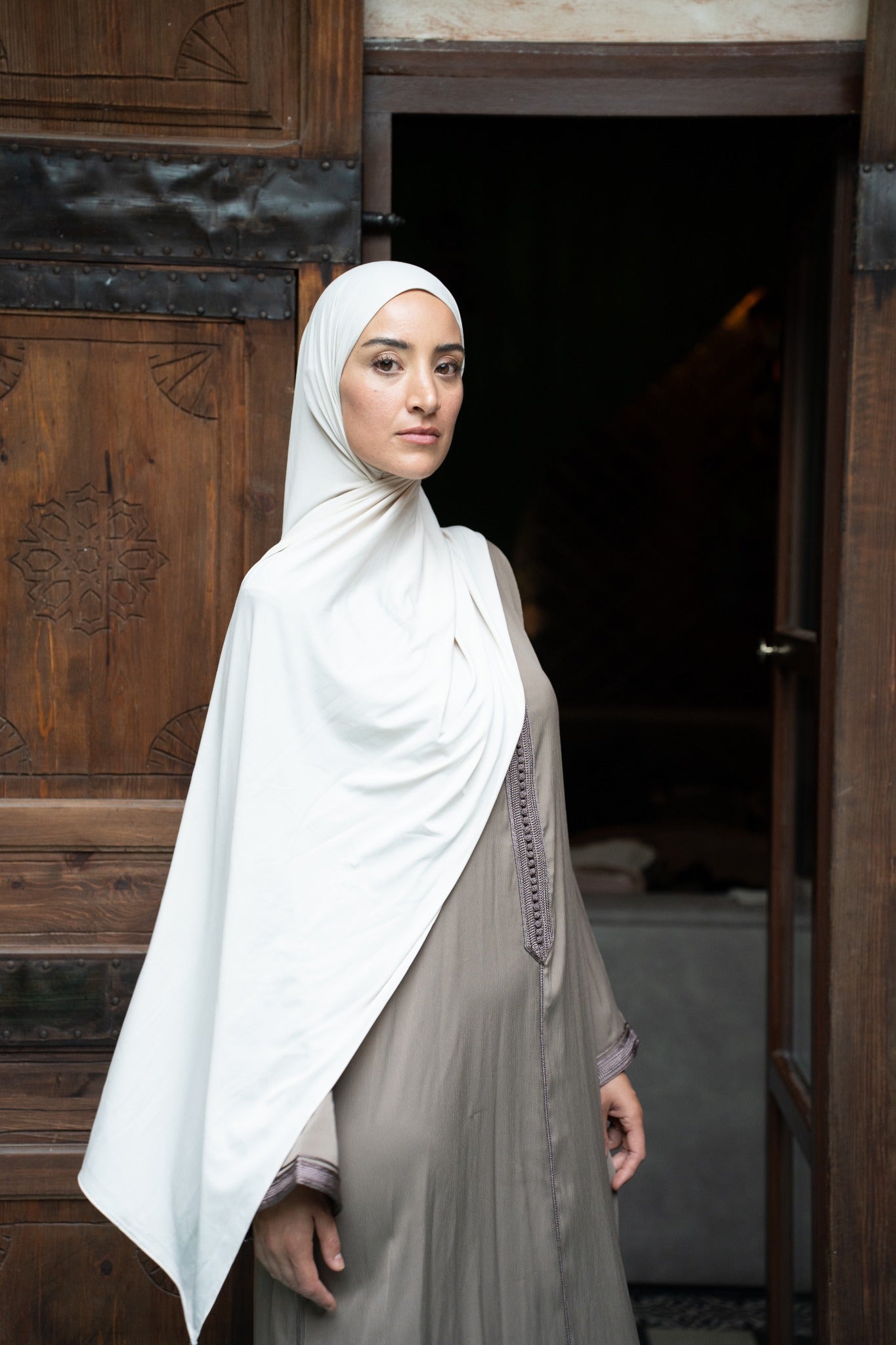 Essential Abaya — Taupe